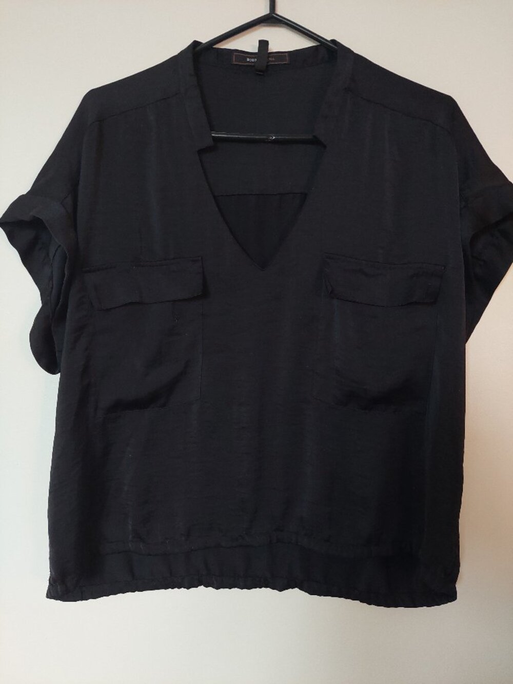 BCBGMAXAZRIA Women's Size M Black V-neck Blouse